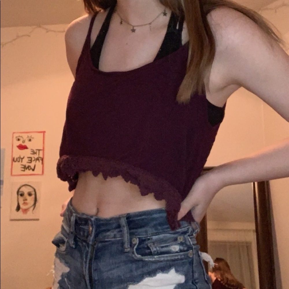 Maroon tank crop top 🌞